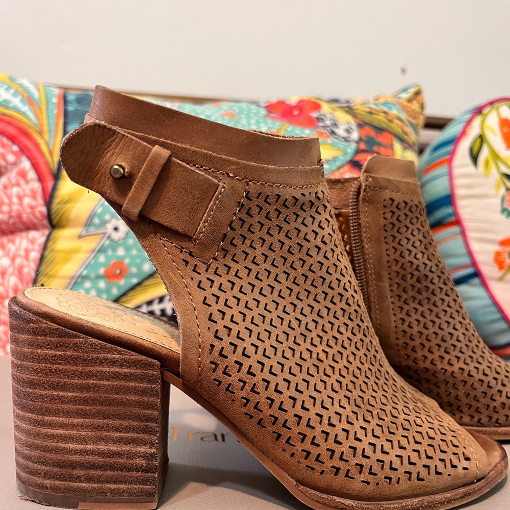 Vince Camuto Size 5